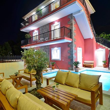 Apartments Lux S Тиват Екстериор снимка
