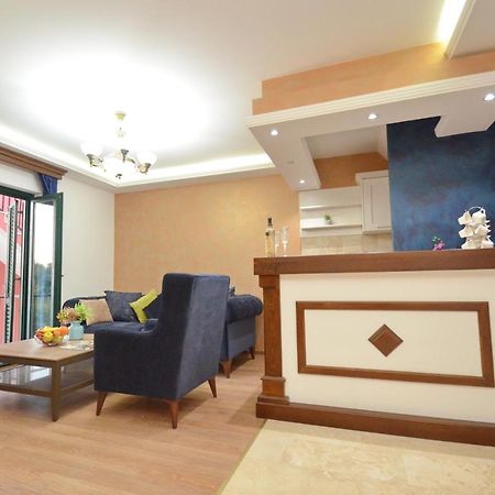 Apartments Lux S Тиват Екстериор снимка