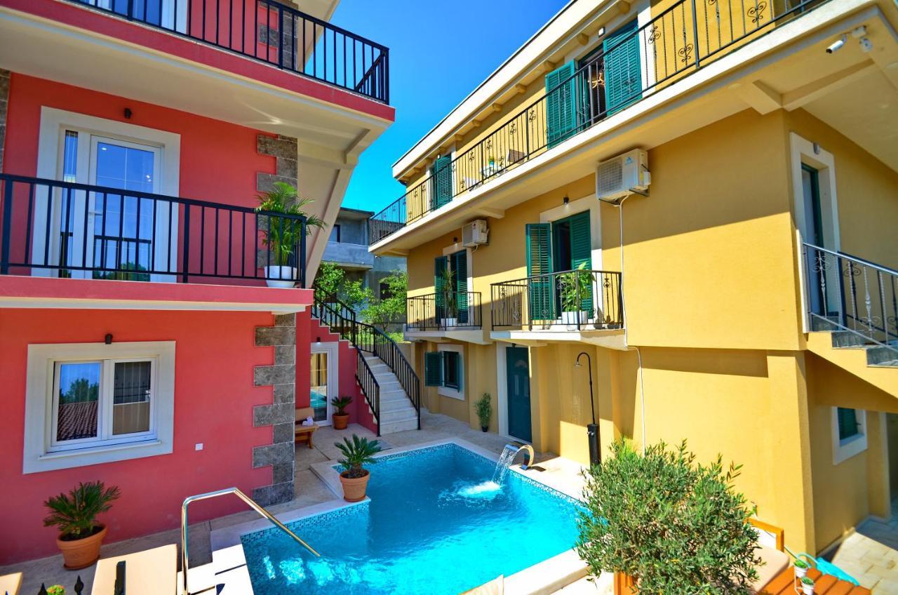 Apartments Lux S Тиват Екстериор снимка