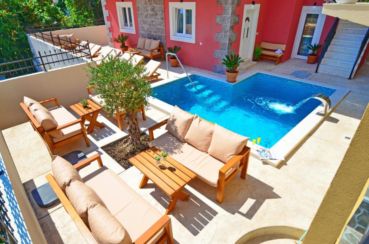 Apartments Lux S Тиват Екстериор снимка