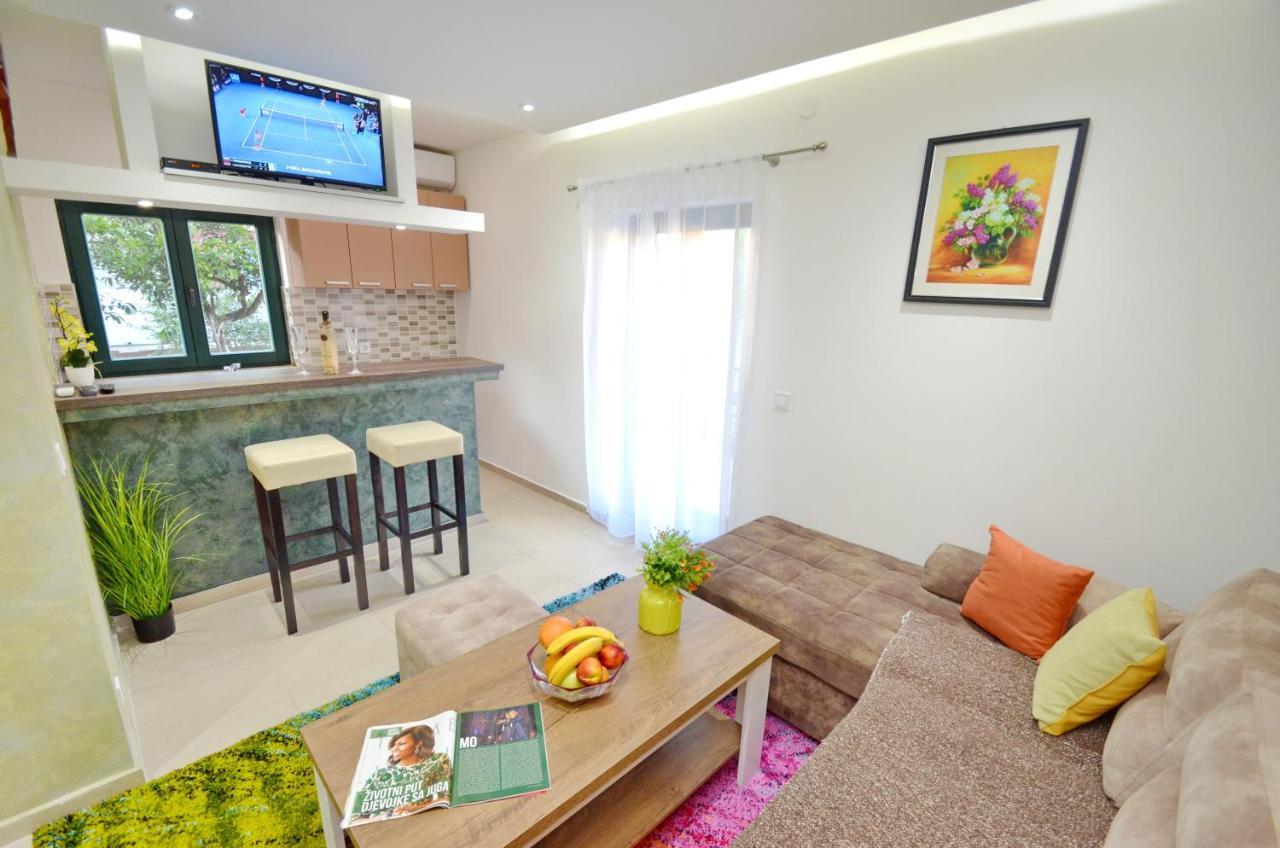 Apartments Lux S Тиват Екстериор снимка