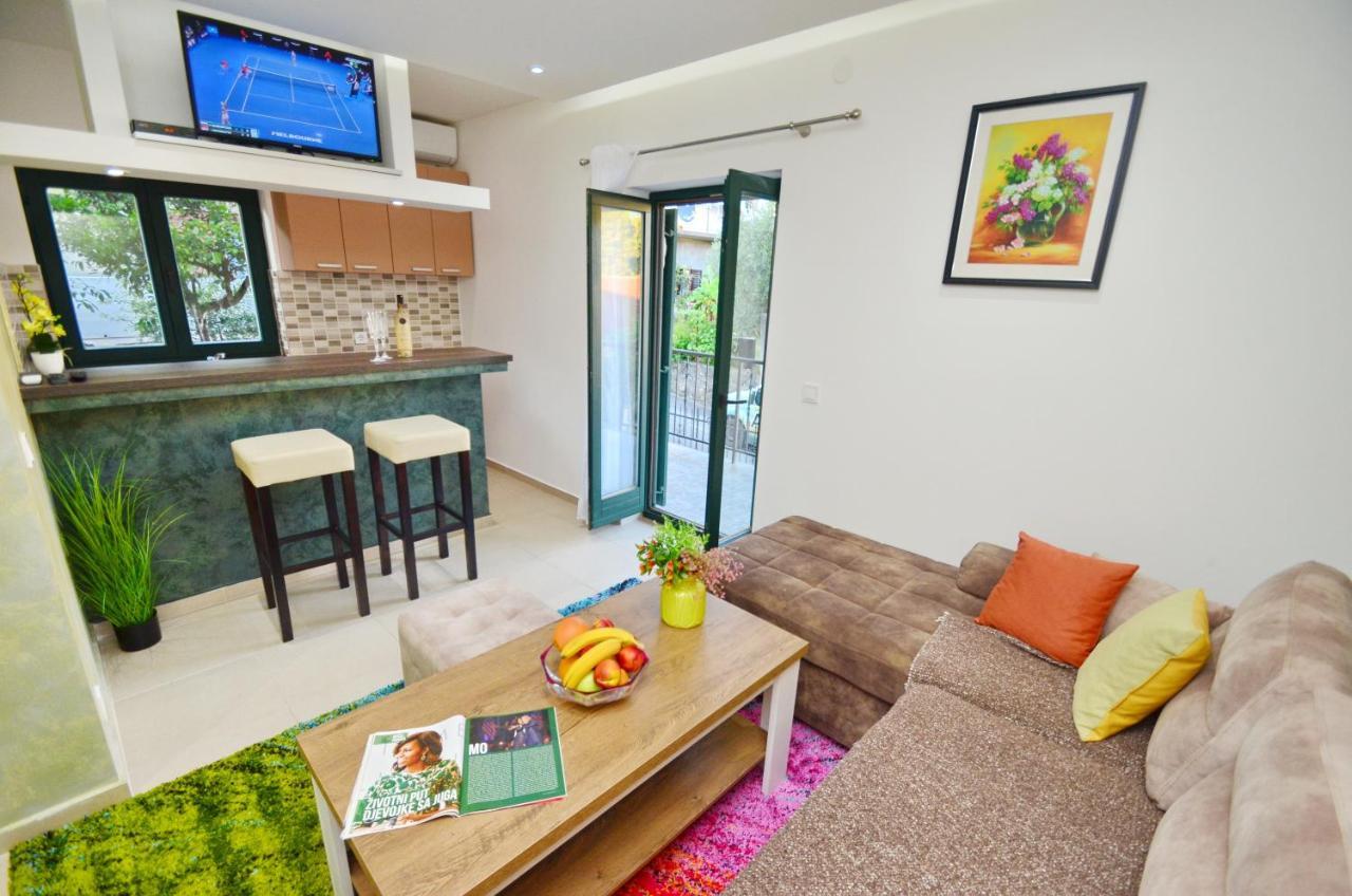 Apartments Lux S Тиват Екстериор снимка