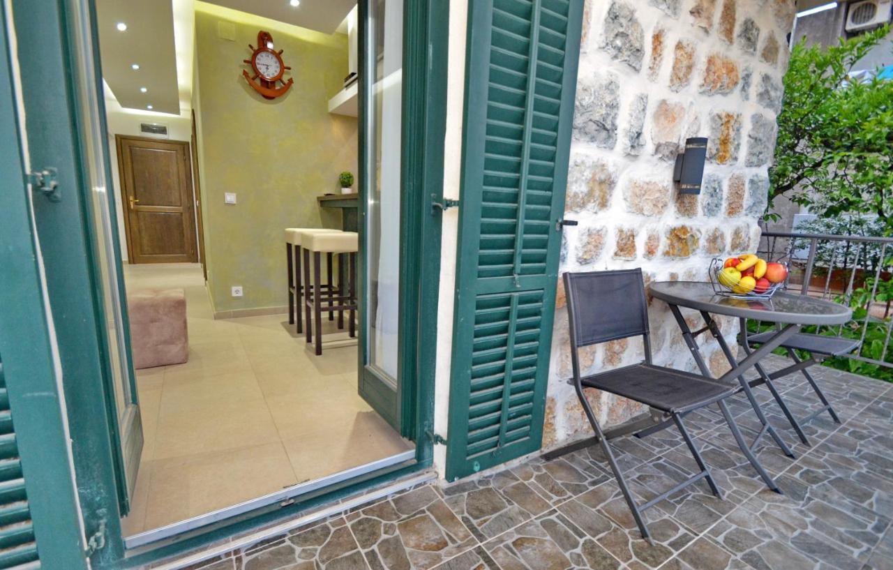 Apartments Lux S Тиват Екстериор снимка