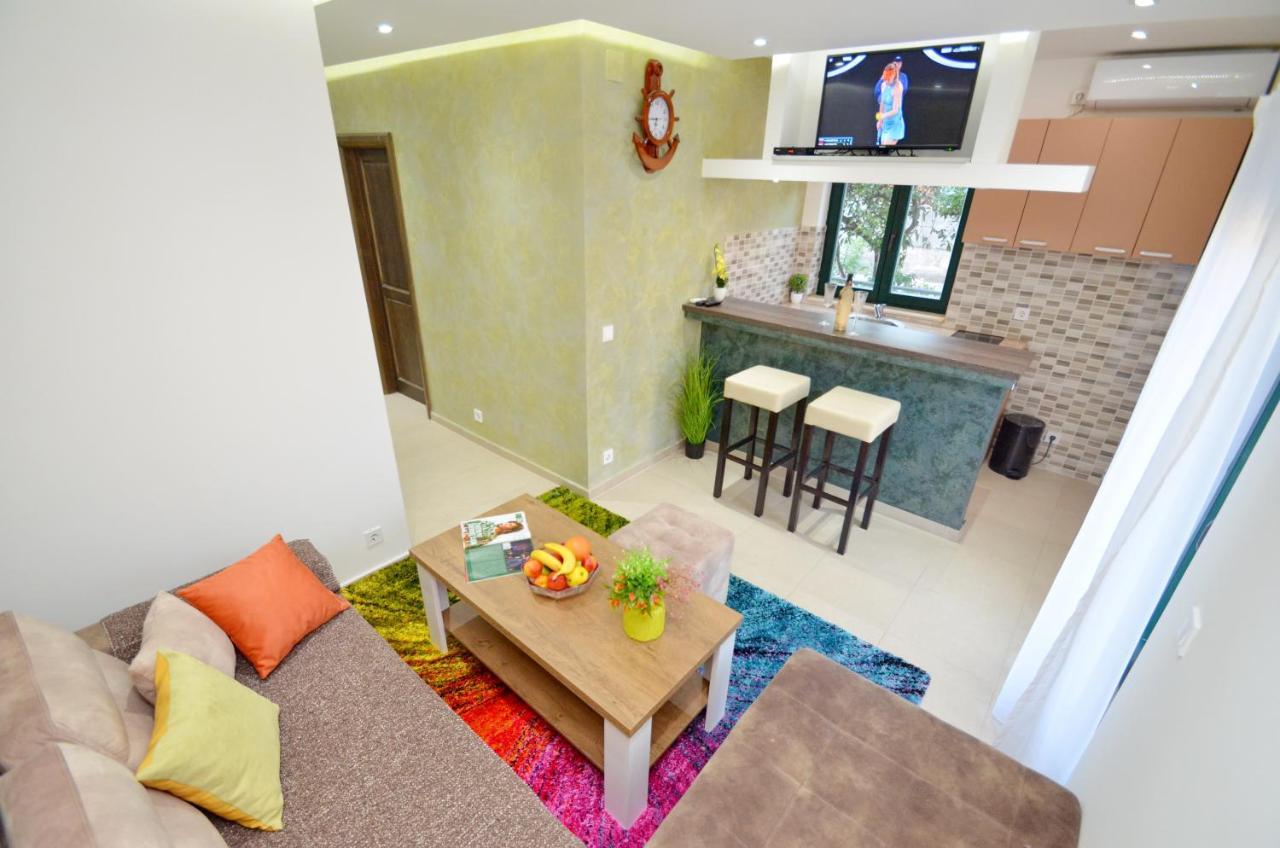 Apartments Lux S Тиват Екстериор снимка