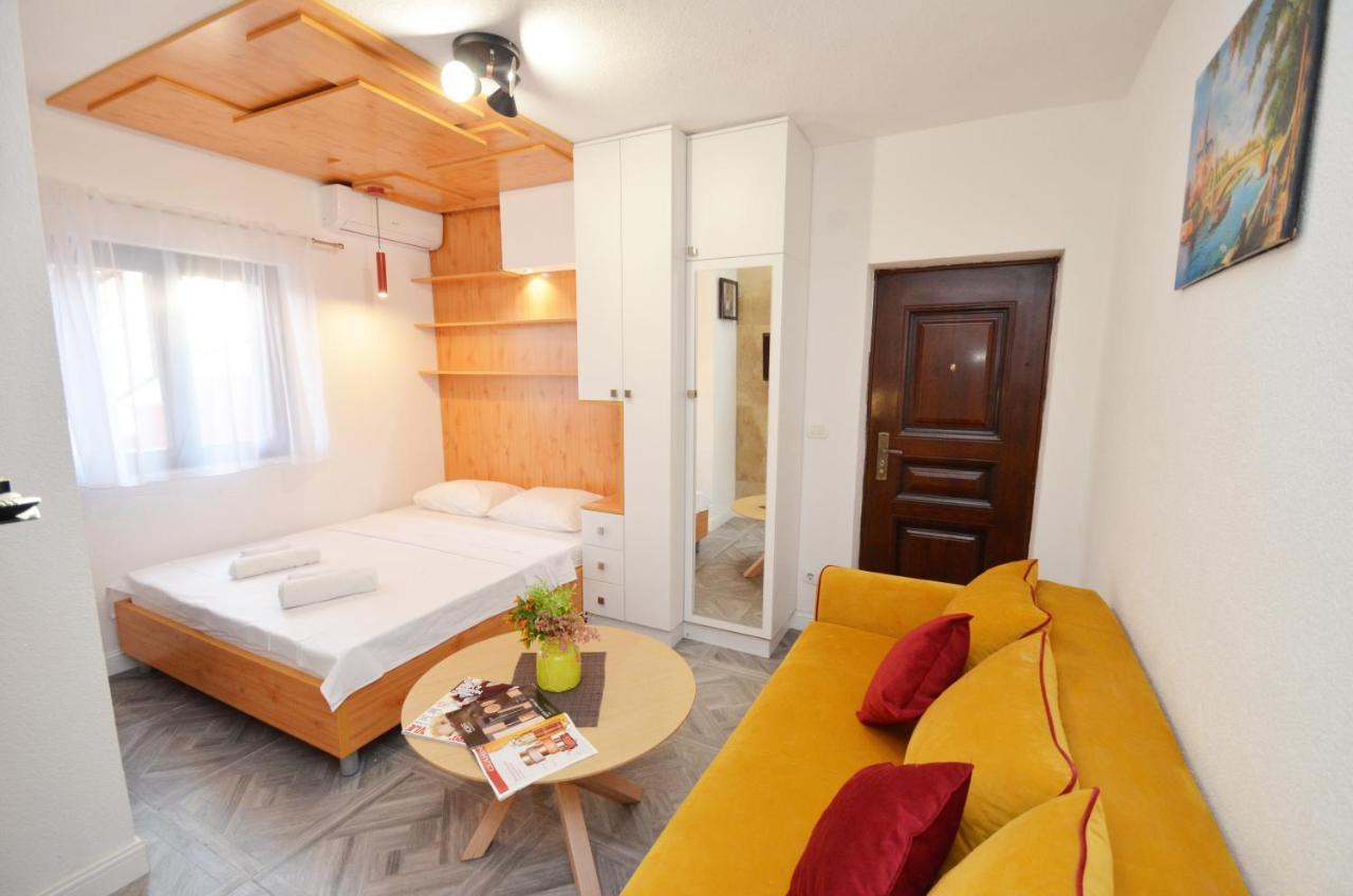 Apartments Lux S Тиват Екстериор снимка