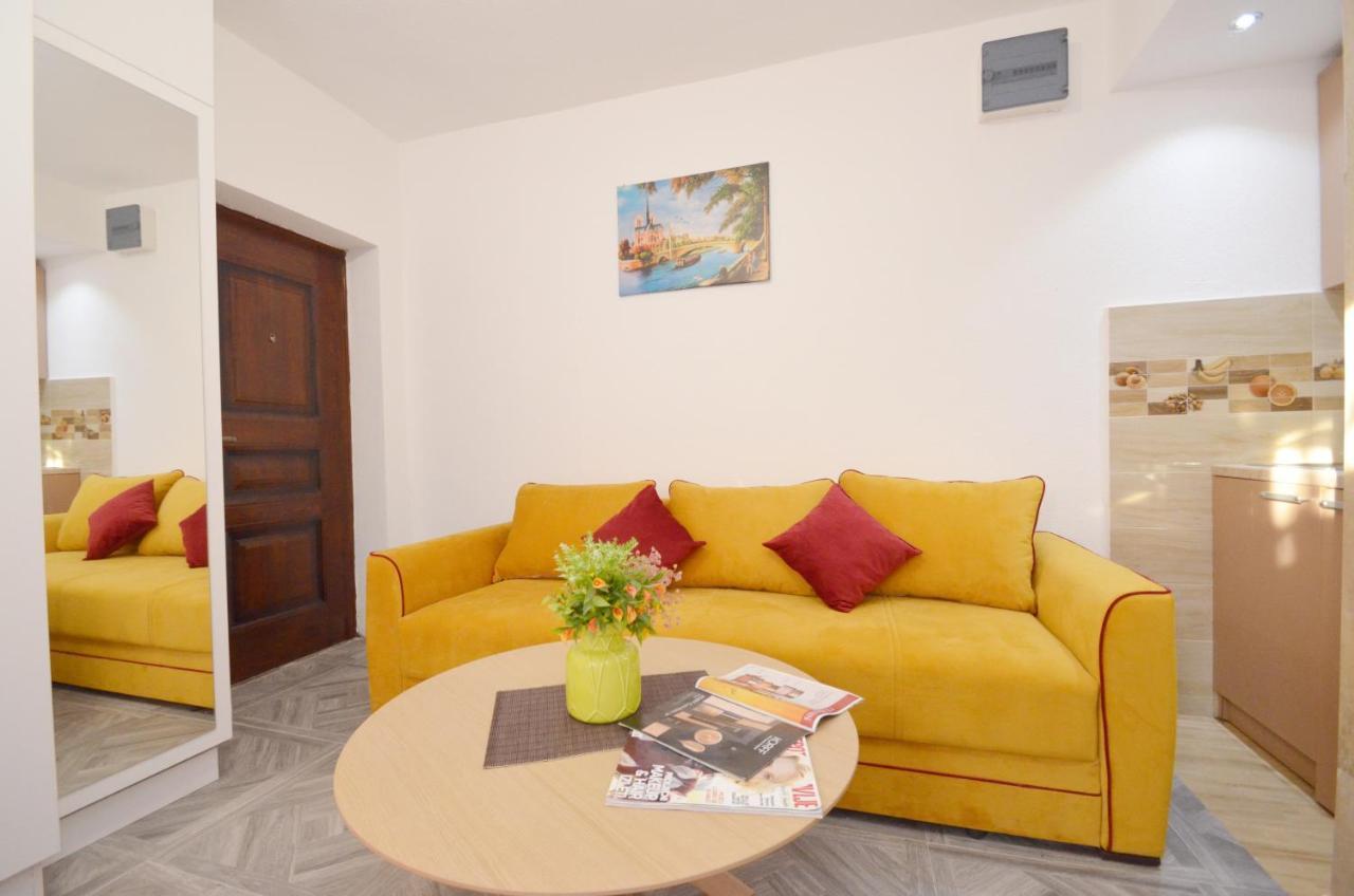 Apartments Lux S Тиват Екстериор снимка