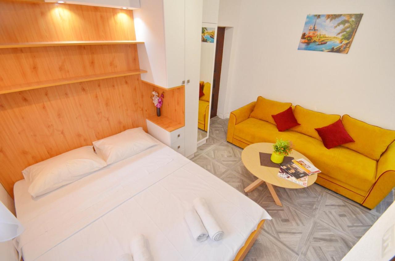 Apartments Lux S Тиват Екстериор снимка
