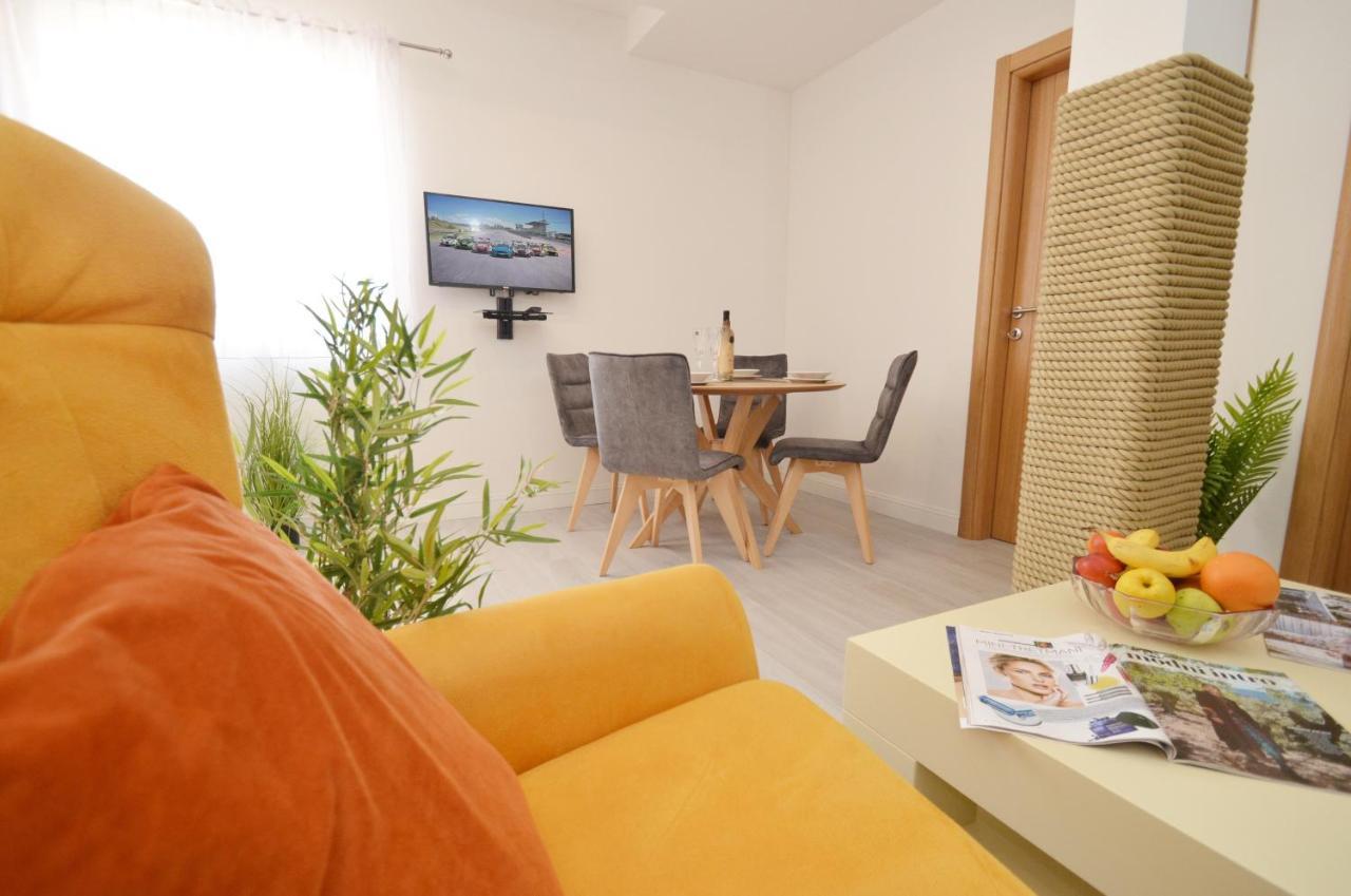 Apartments Lux S Тиват Екстериор снимка