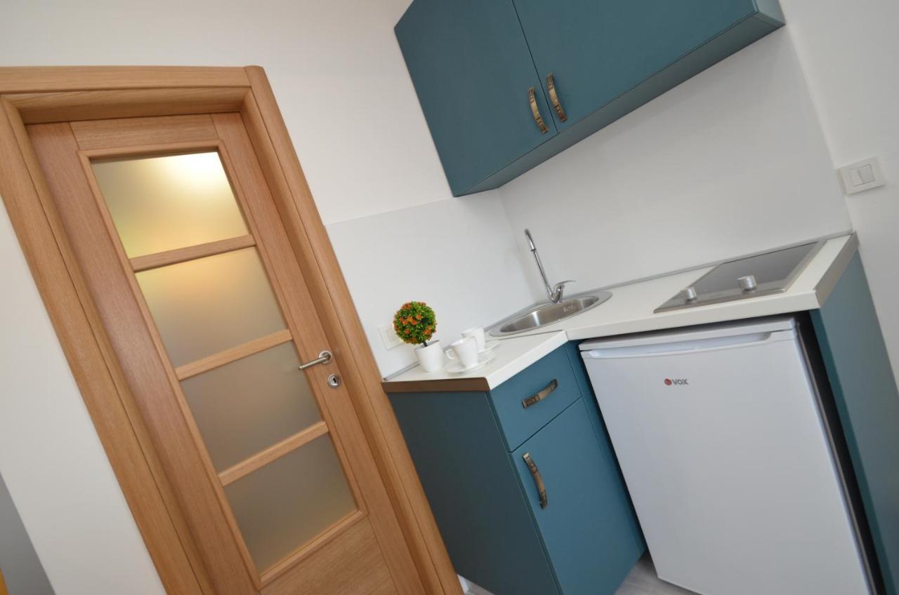 Apartments Lux S Тиват Екстериор снимка