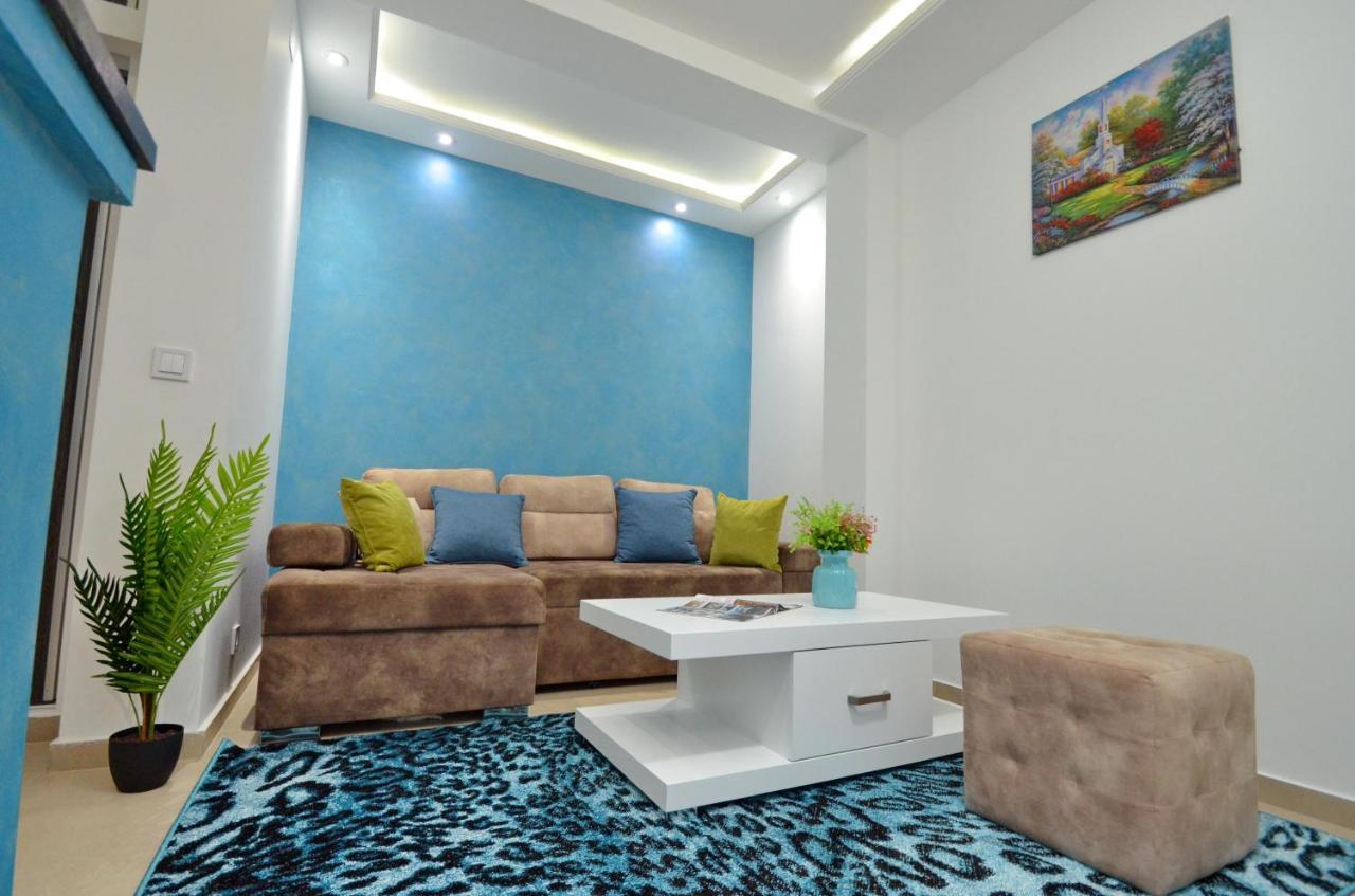 Apartments Lux S Тиват Екстериор снимка