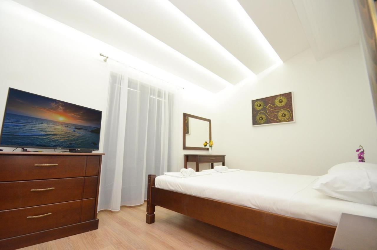 Apartments Lux S Тиват Екстериор снимка