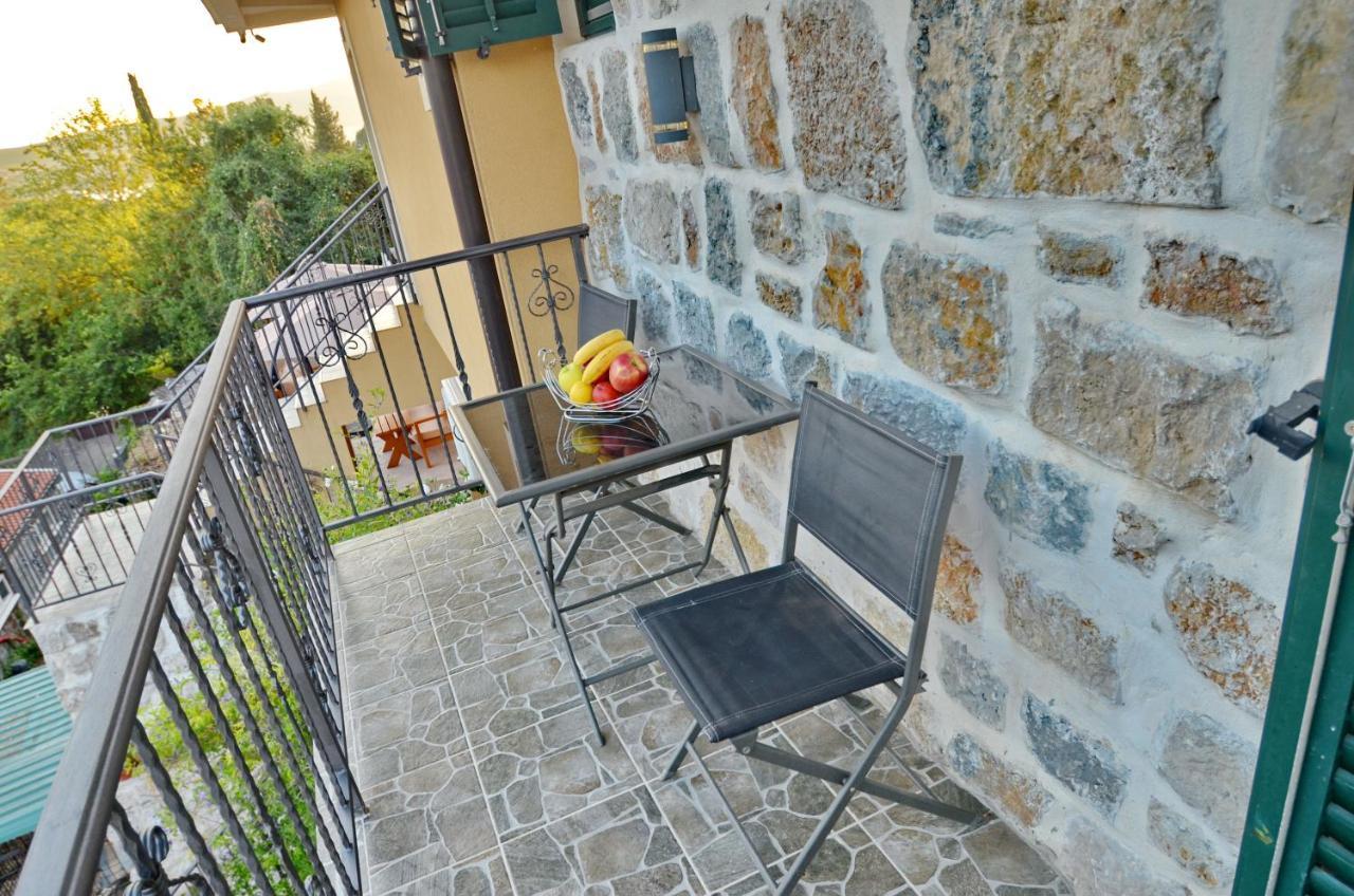 Apartments Lux S Тиват Екстериор снимка