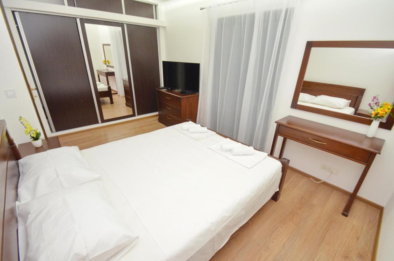 Apartments Lux S Тиват Екстериор снимка