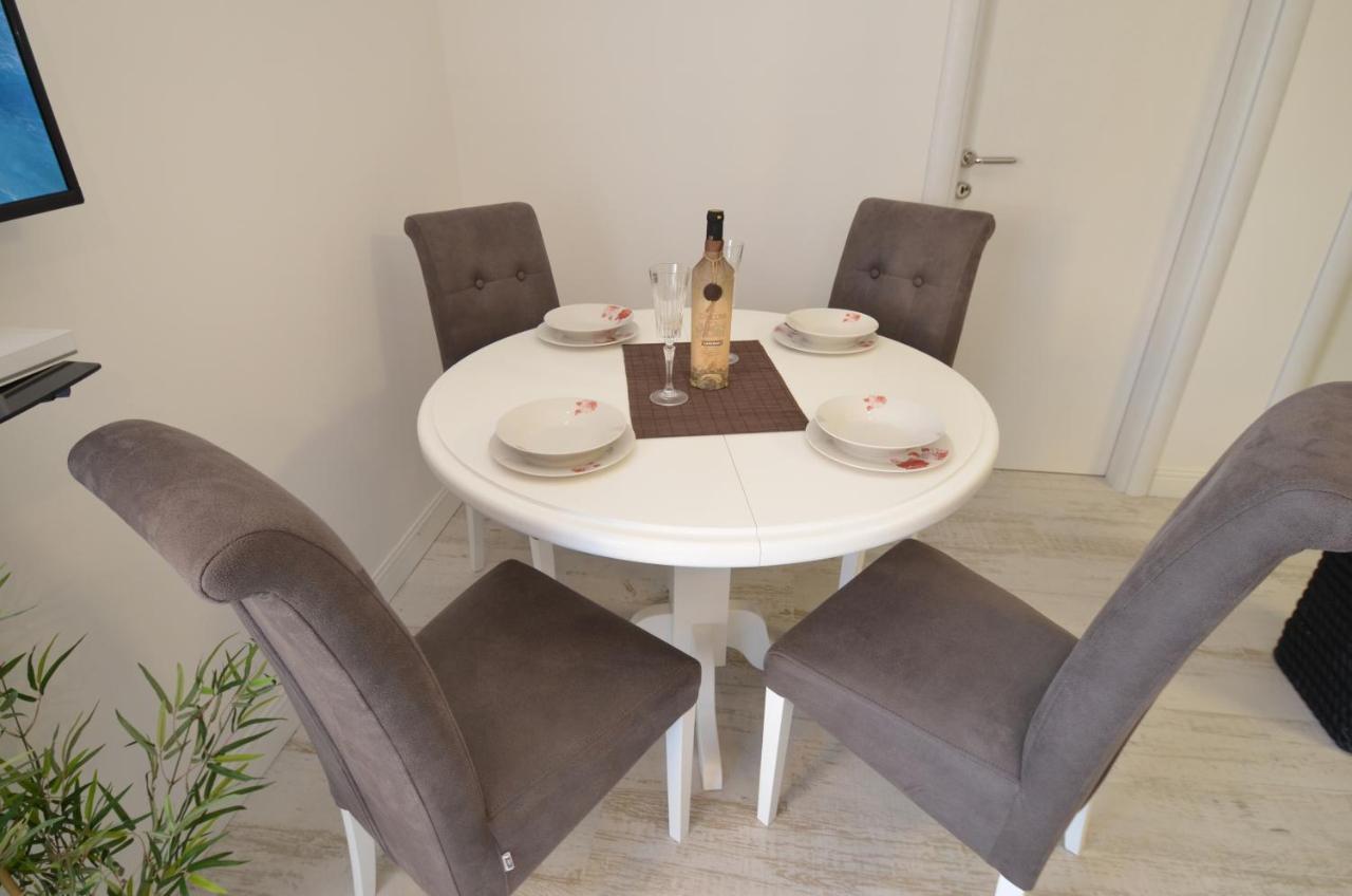 Apartments Lux S Тиват Екстериор снимка