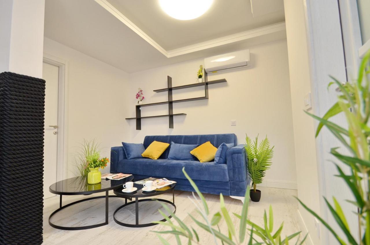 Apartments Lux S Тиват Екстериор снимка