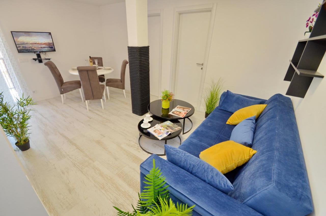 Apartments Lux S Тиват Екстериор снимка