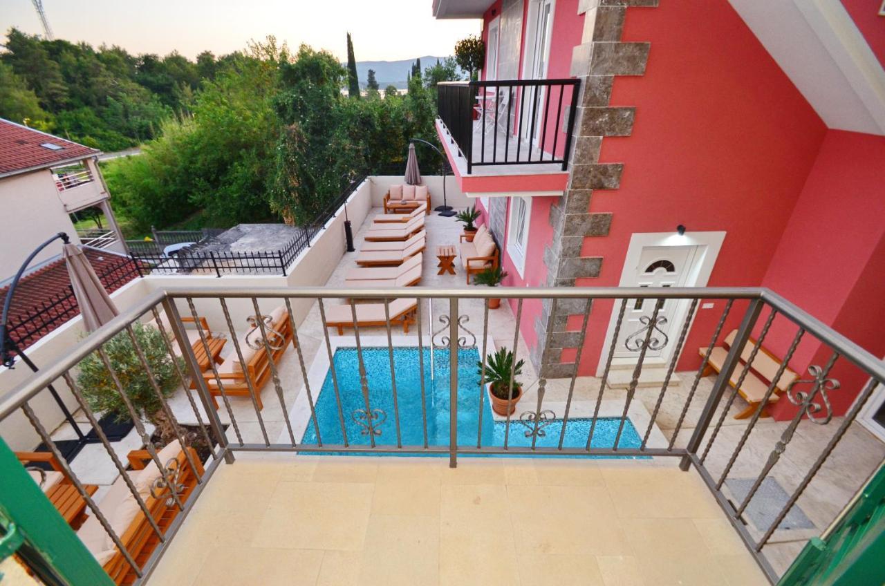 Apartments Lux S Тиват Екстериор снимка