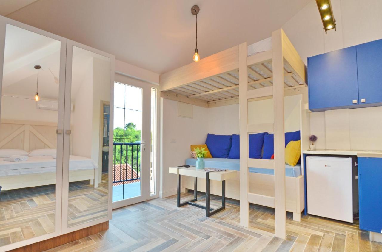 Apartments Lux S Тиват Екстериор снимка