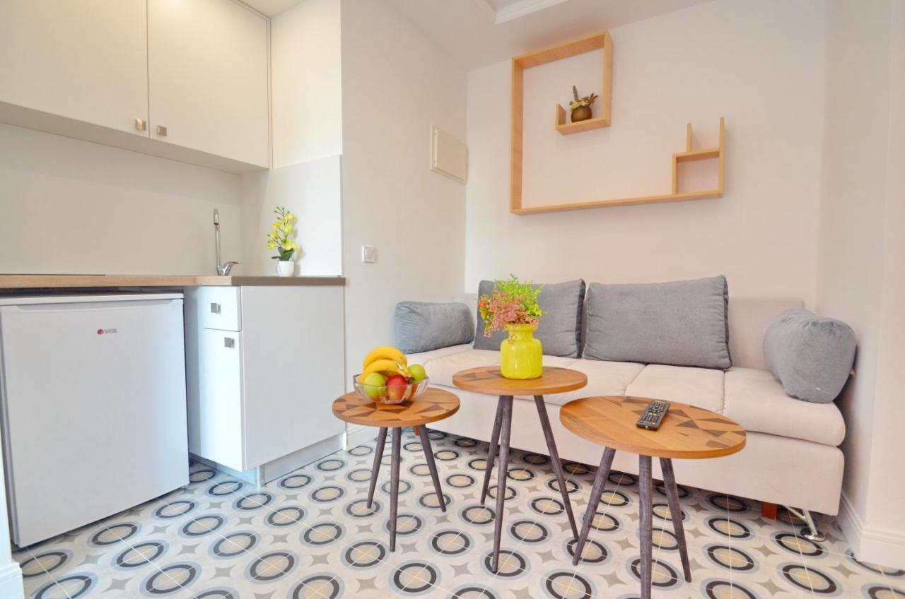 Apartments Lux S Тиват Екстериор снимка