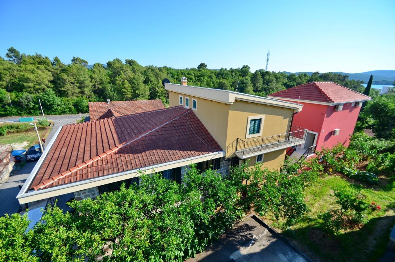 Apartments Lux S Тиват Екстериор снимка