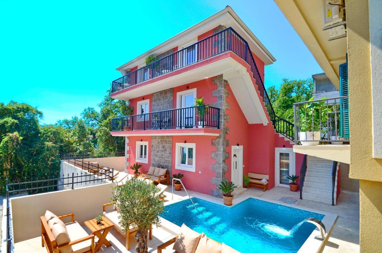 Apartments Lux S Тиват Екстериор снимка