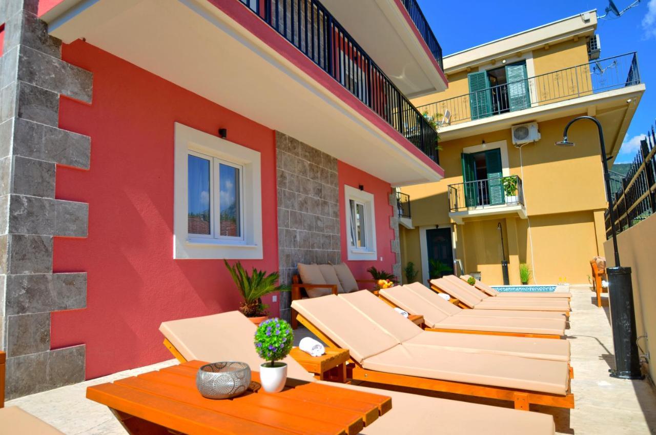 Apartments Lux S Тиват Екстериор снимка