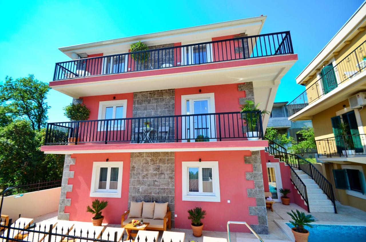Apartments Lux S Тиват Екстериор снимка
