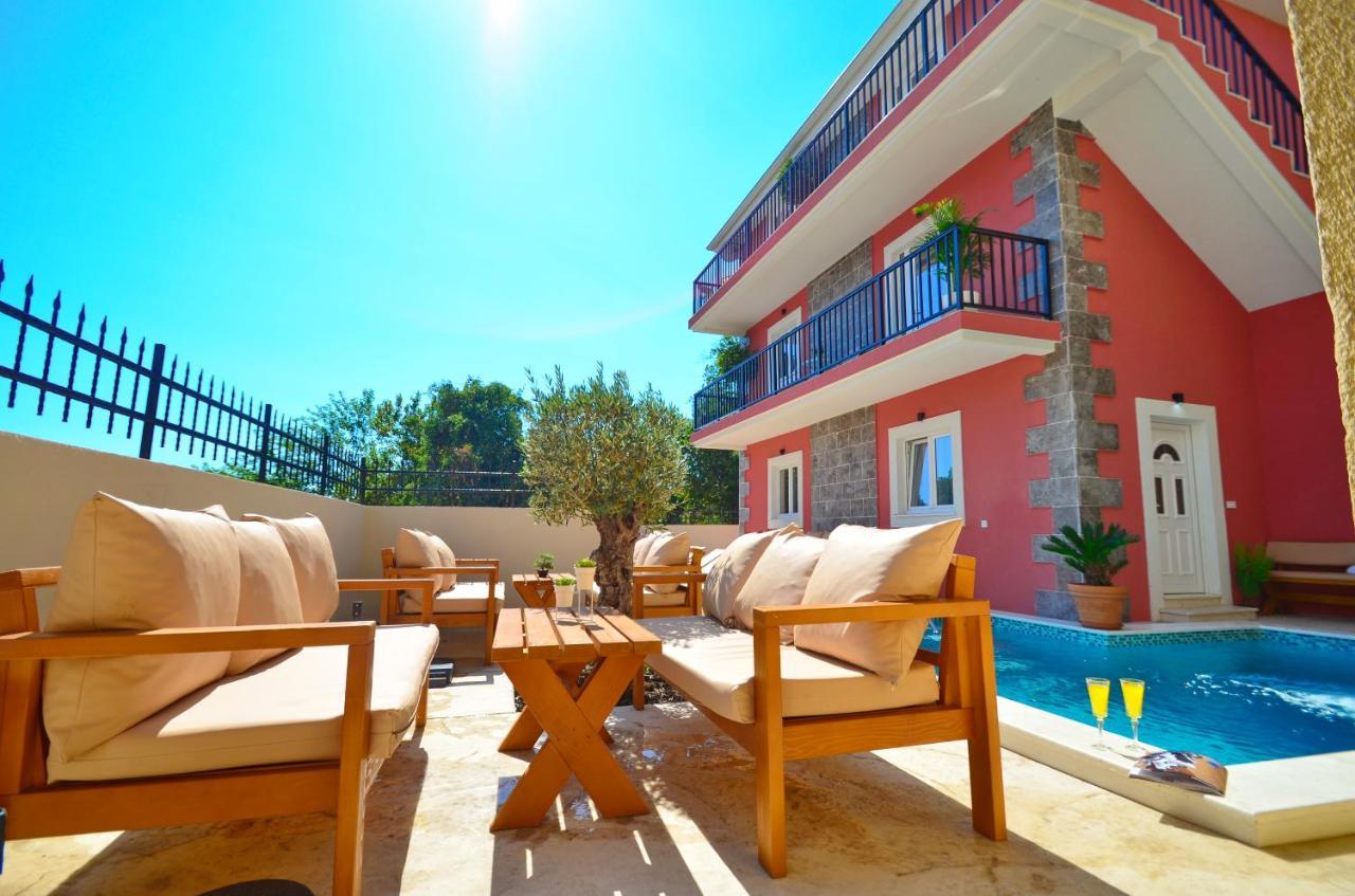Apartments Lux S Тиват Екстериор снимка