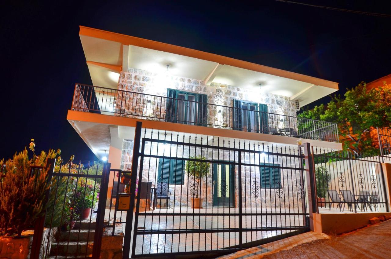 Apartments Lux S Тиват Екстериор снимка